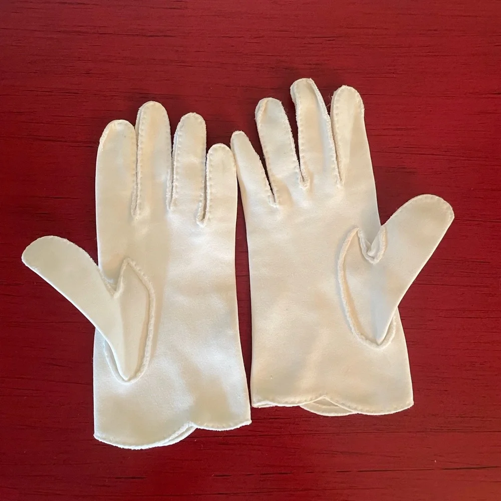 Vintage 60s white cotton gloves with pearl accents, size S-M